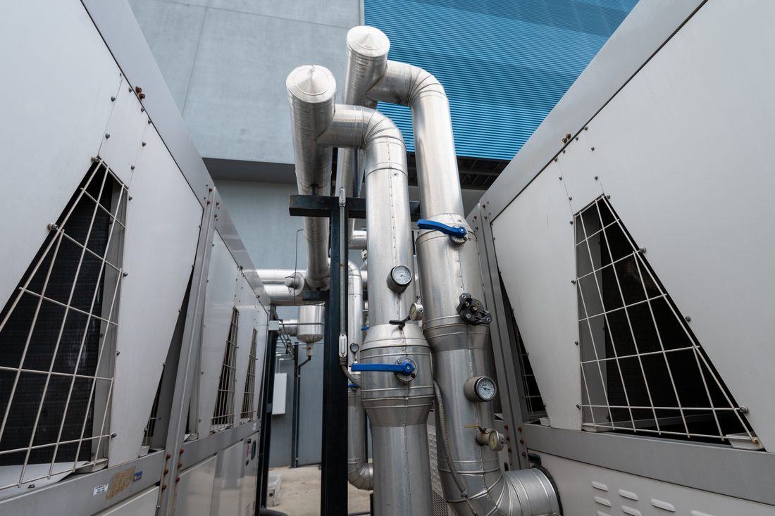 Tubería preaislada y serpentines del sistema HVAC instalado por Ecoaire en Torre Quirúrgica Hospital México